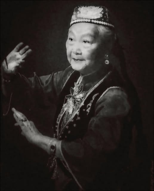 SENIOR CHINESE DANCER / STREET PORTRAITURE IN THE HARRIS COUNTY