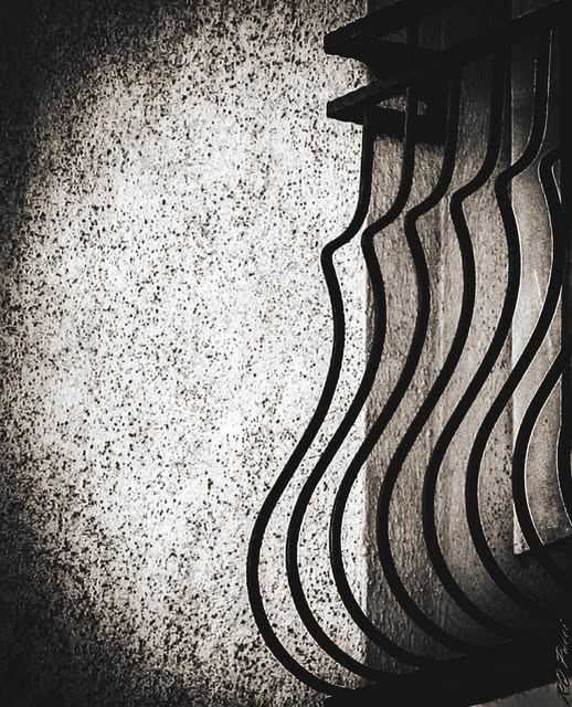 DETAILS / DECADENT SPANISH BALCONY LINES
