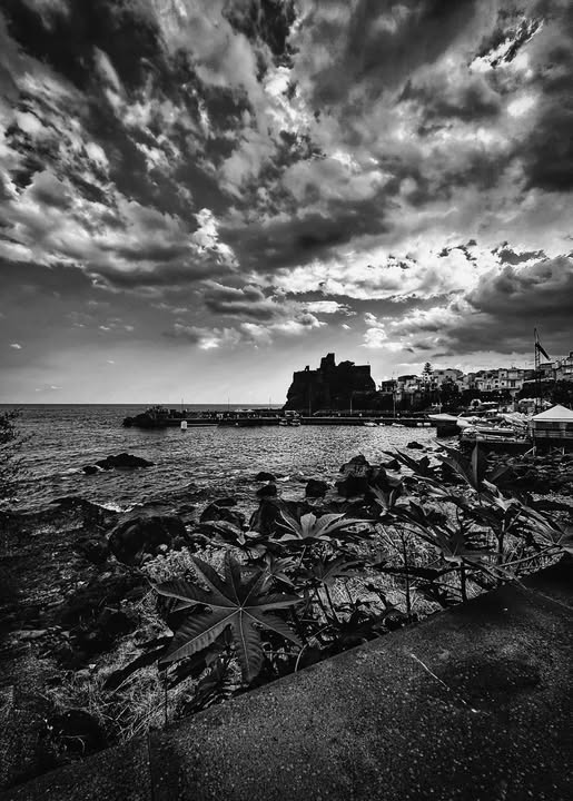 LIGHTS AND COLORS OF THE IONEAN SEA