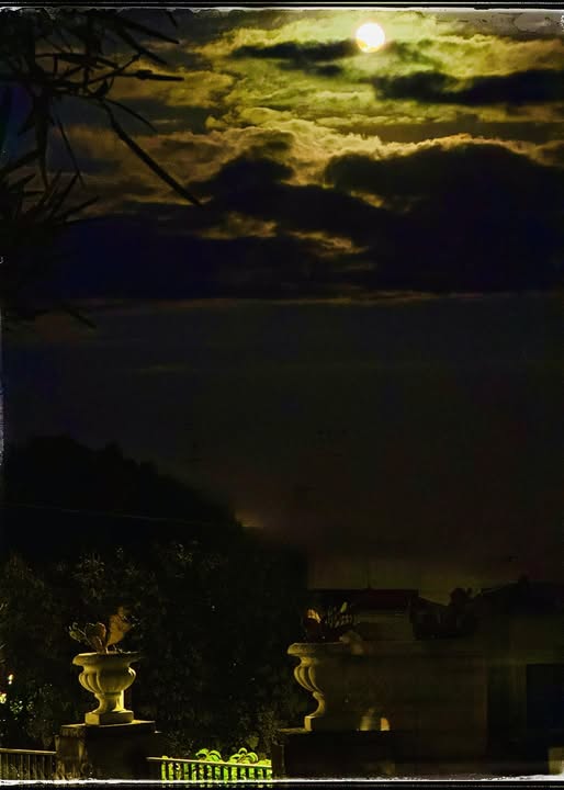 ACICASTELLO IONIAN GREEK MOON