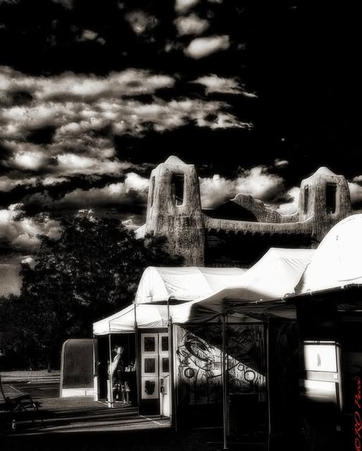 SANTA FE, NEW MEXICO / ARTSHOW STANDS