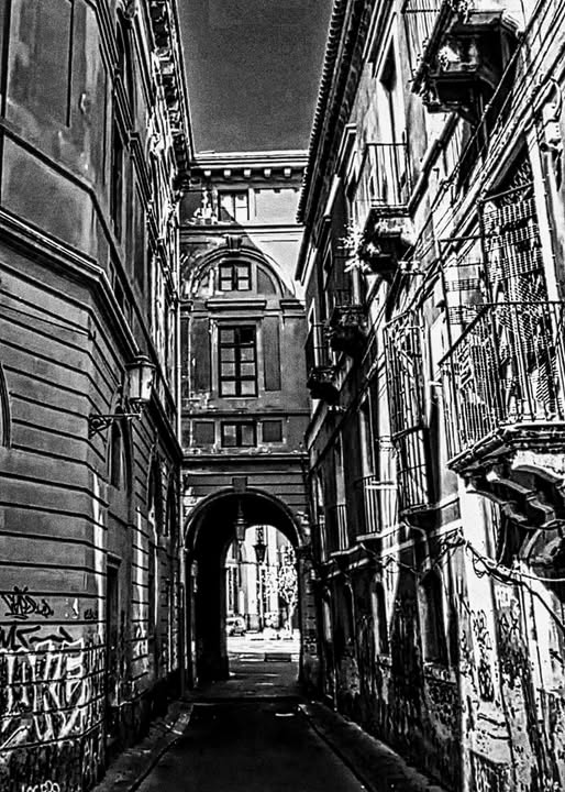 OLD MARIA CALLAS STREET / CLOSE TO THE BELLINI THEATRE