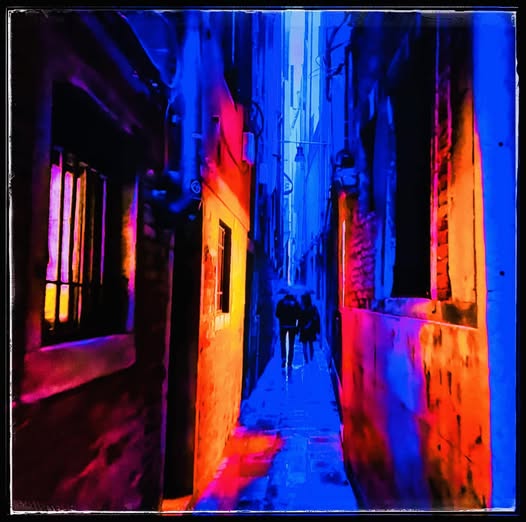 NARROW / CALLE IN THE OLD TOWN
