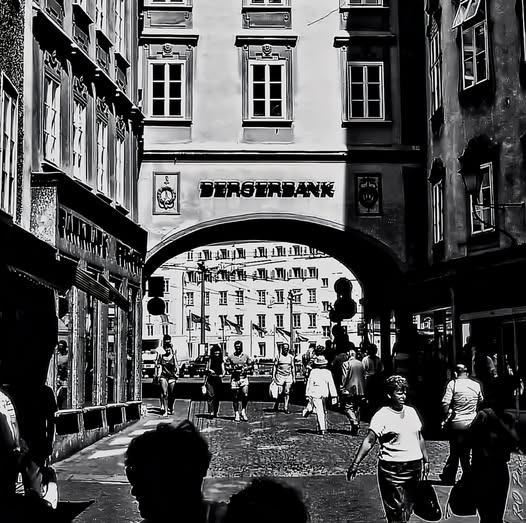 THE PASSAGE TO THE SQUARE /