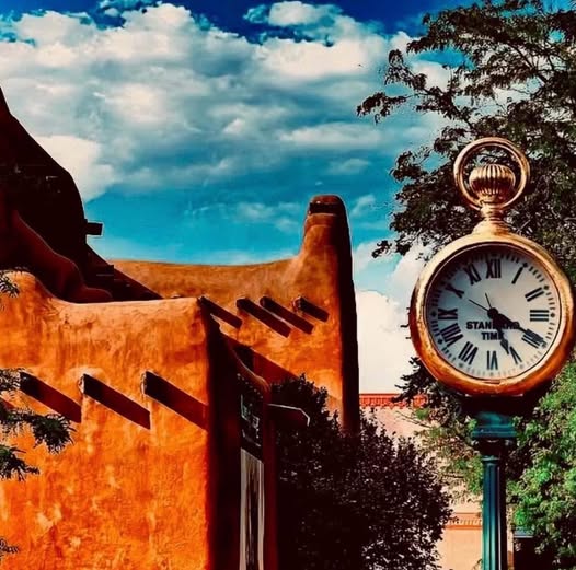 SANTA FE, NEW MÉXICO / MINIMAL ESSENTIAL