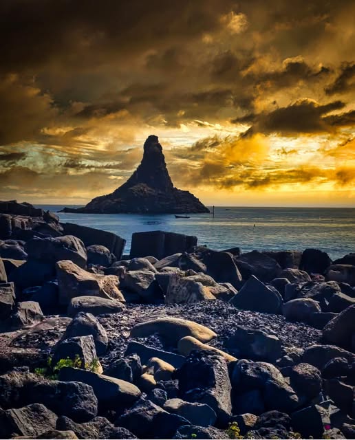 ON THE IONEAN SEA / ON A STORMY DAY