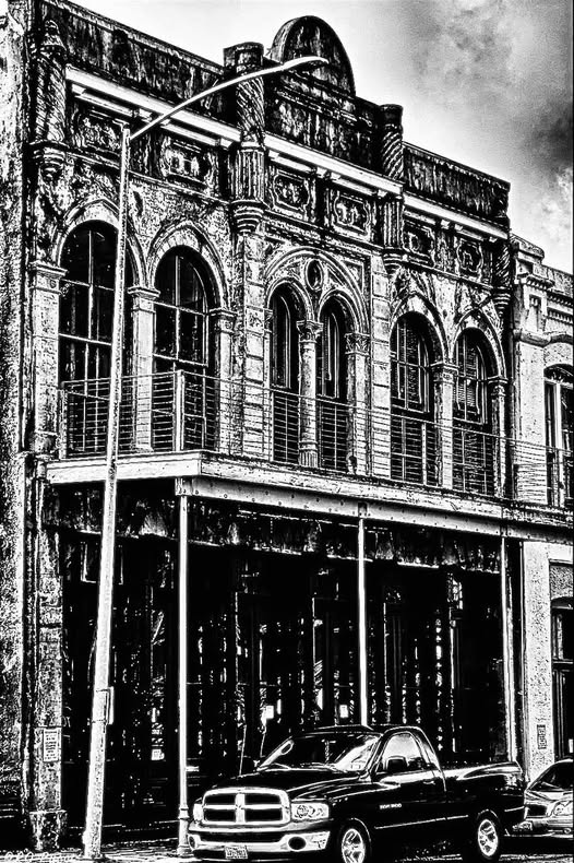 TEXAS / TRUCK N OL' BUILDING