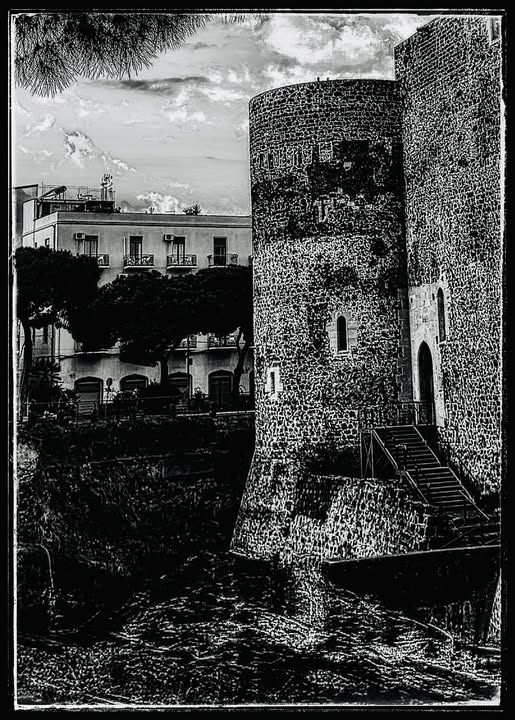 THE DOWNTOWN FORTRESS / THE URSINO CASTLE TOWERS