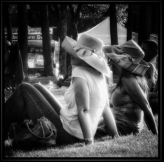 LADIES WITH BIG HATS / LAWN LISTENERS