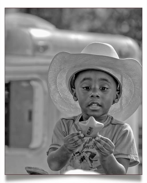 CATCH A FALLING STAR / A STREET PORTRAIT AT THE RODEO PARADE