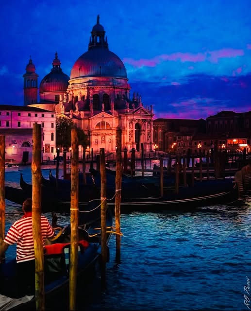 BEAUTY ON THE LAGOON / END OF DAY OF A GONDOLIER