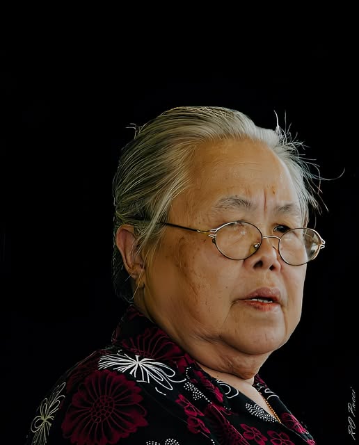OLD CHINATOWN LADY