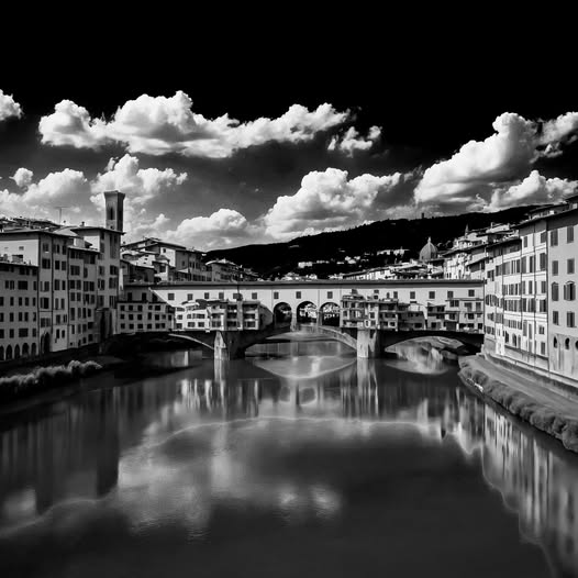 ARNO RIVER AND PONTE VECCHIO