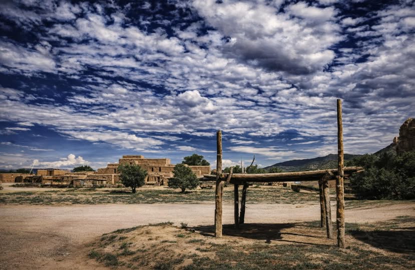 TAOS / CLOUDS ON THE INDIAN PUEBLO