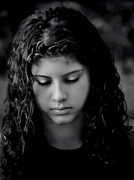THE THOUGHTFUL GIRL / ALONE IN THE CROWD...