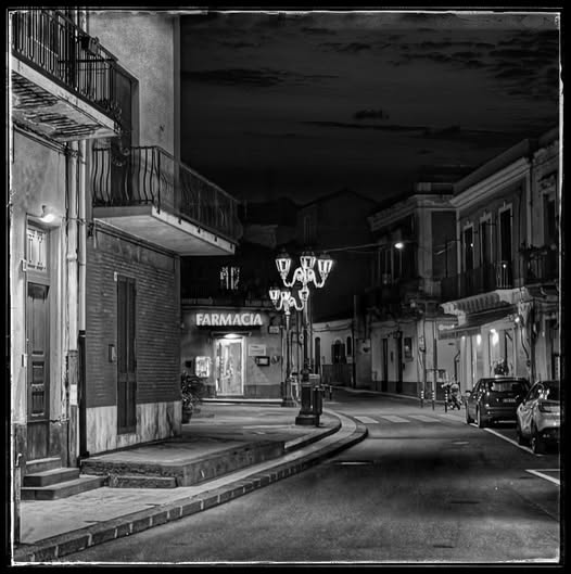 LONELY NIGHT WALK IN DOWNTOWN ACICASTELLO