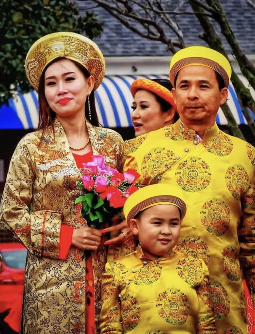 FAMILY ON STAGE / ON OUR SIDE OF VIETNAM