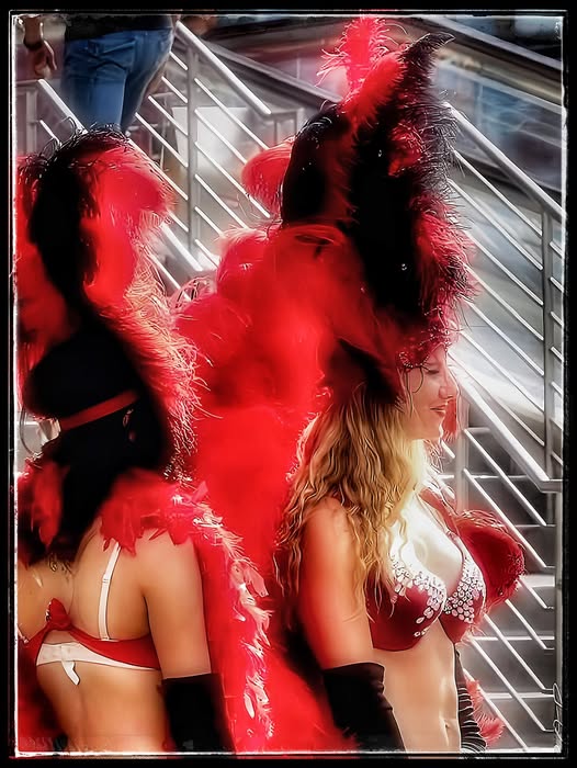 LE ROUGE ET LE NOIR / GIRLS GIRLS GIRLS!