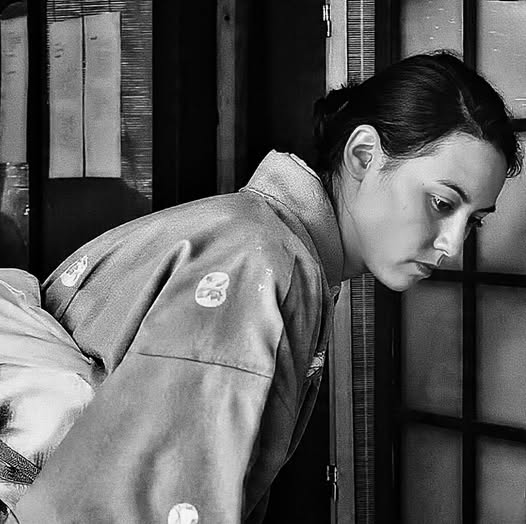 PREPARING THE TEA CEREMONY