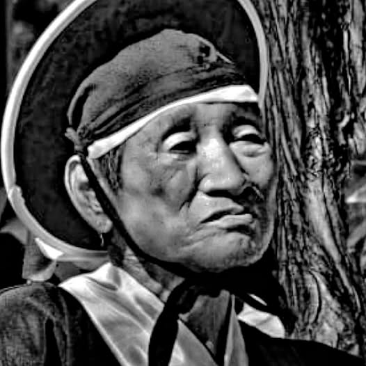 KOREAN GENTLEMAN / PROUD OF HIS TRADITIONAL OUTFIT