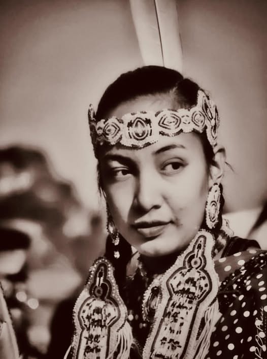NATIVE AMERICAN DANCER