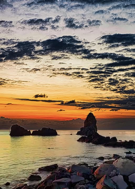 FARAGLIONI / LEGENDARY ROCKS IN THE GOLDEN HOUR