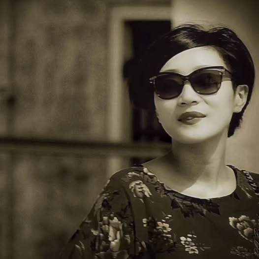 A SMILE IN VENICE / ASIAN VISITING POLO'S LAND