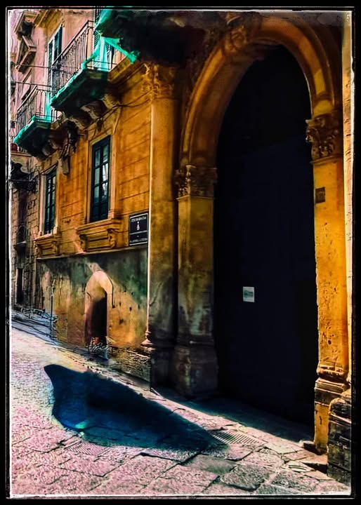 BY THE ENTRY WAY / LOST IN THE OLD TOWN