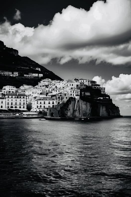 A NARCISSISTIC ITALIAN JEWEL-TOWN REFLECTED ON THE SEA